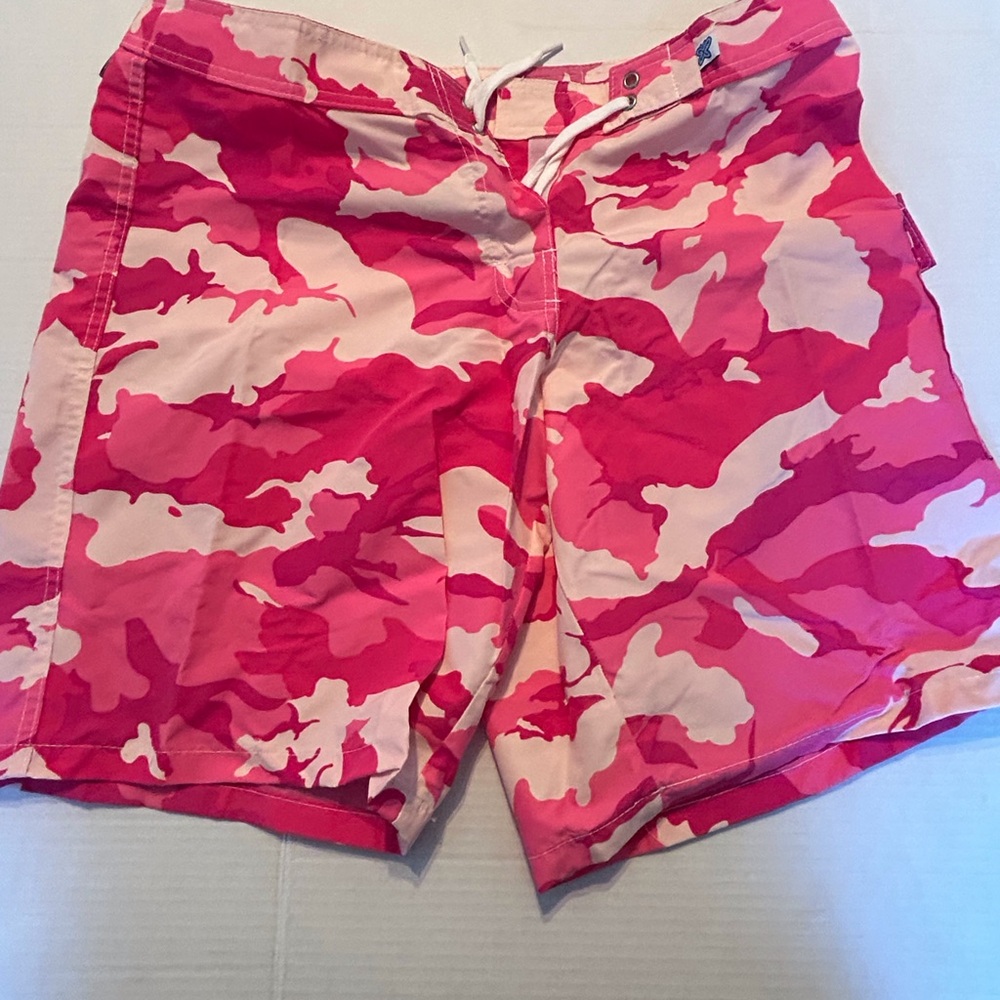 Vibrant Pink Camo Women's Swim Cargos